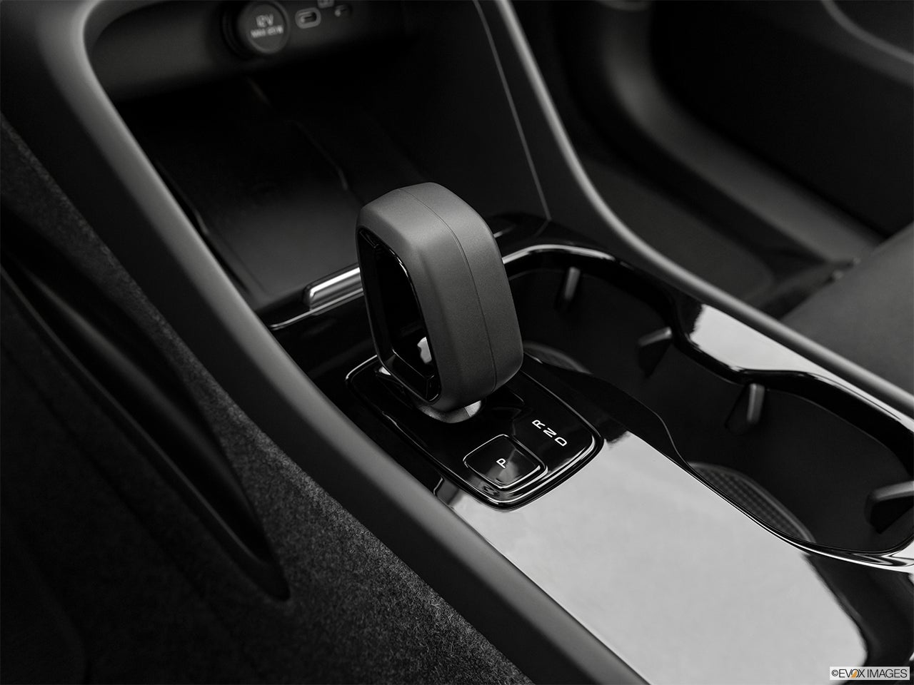 2024 Volvo C40 Recharge photo