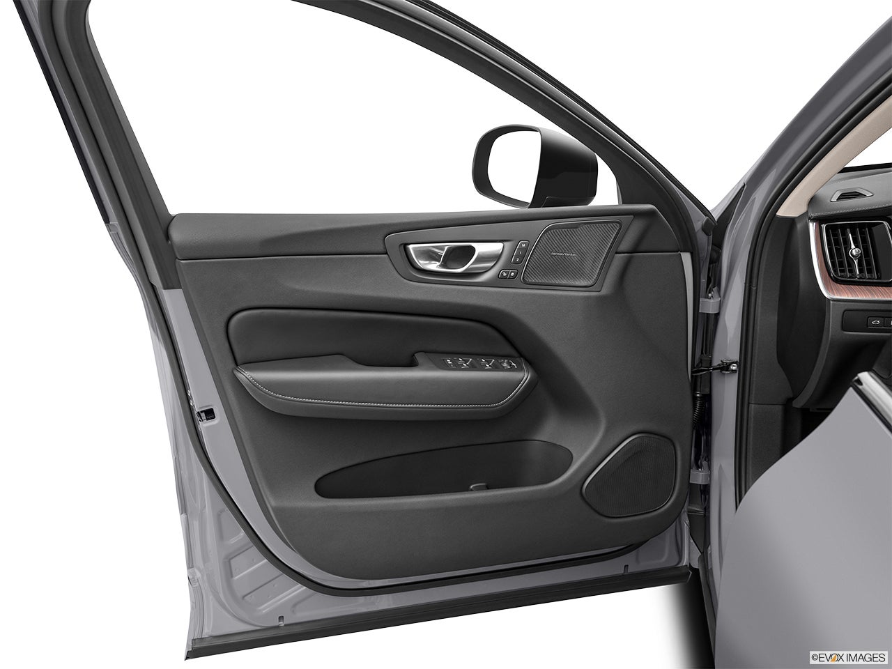 2024 Volvo XC60 Recharge photo