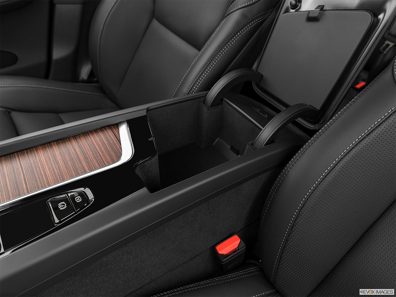 2024 Volvo XC60 Recharge photo