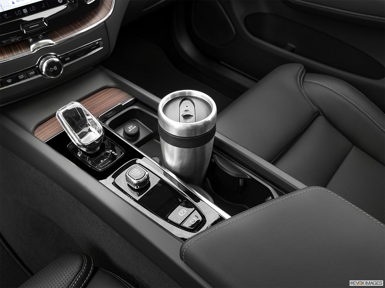 2024 Volvo XC60 Recharge photo