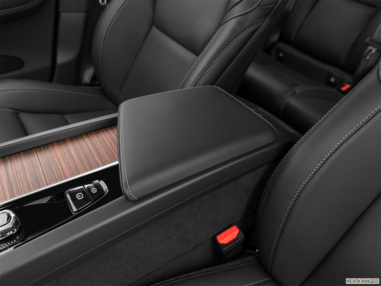 2024 Volvo XC60 Recharge photo