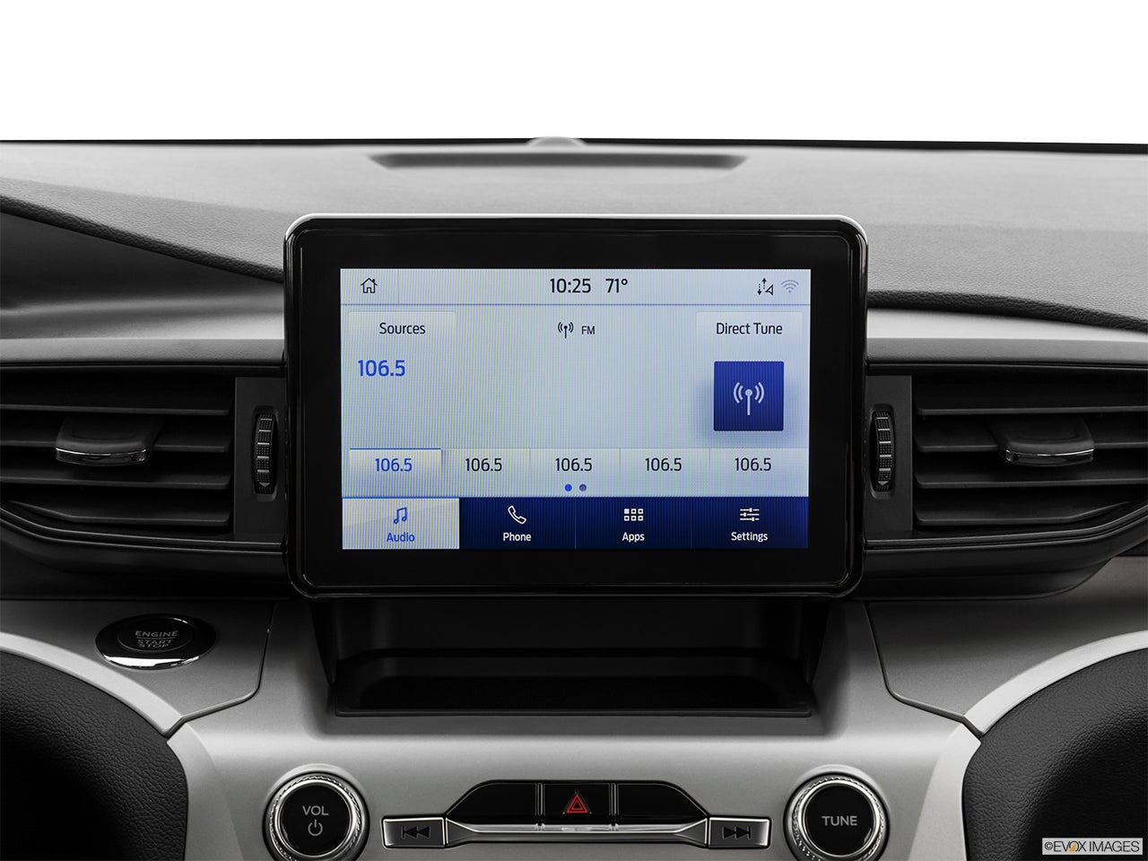 2024 Ford Explorer photo