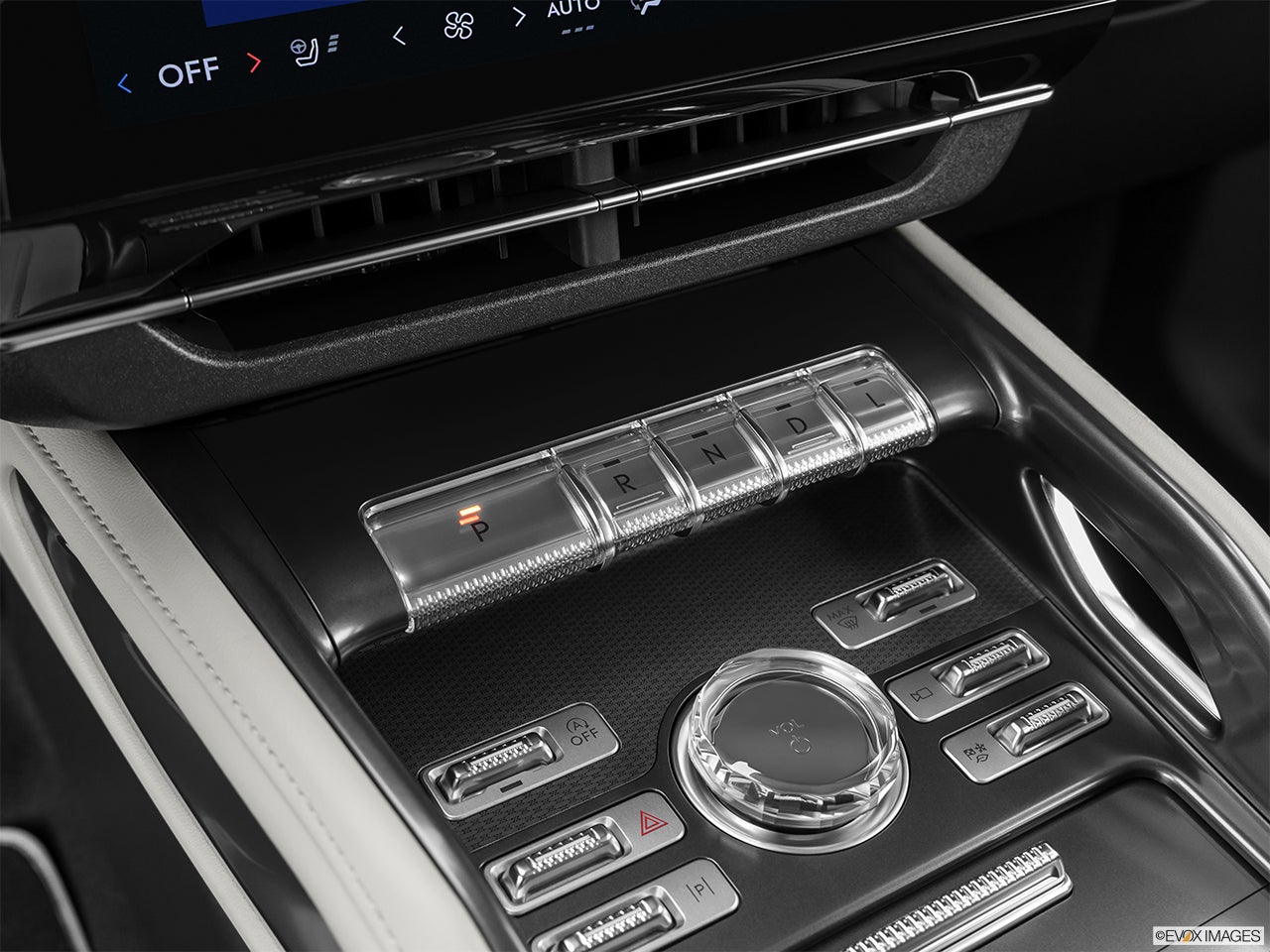 2025 Lincoln Nautilus photo