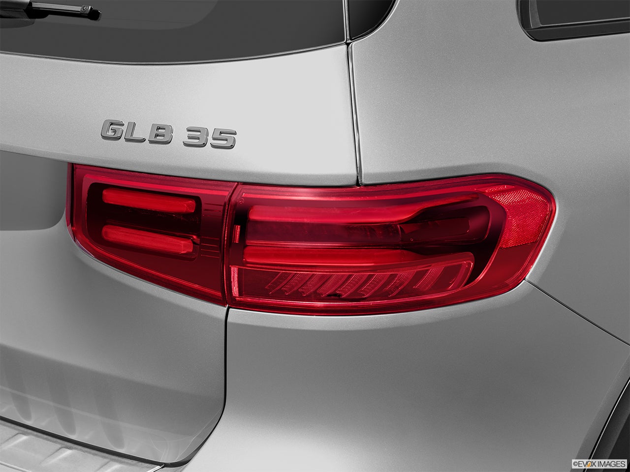 2025 Mercedes-Benz GLB photo