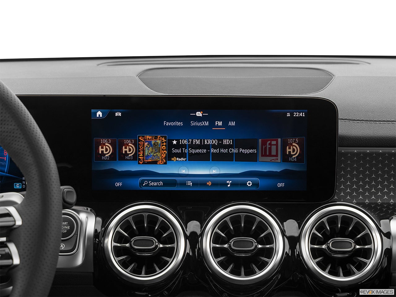 2025 Mercedes-Benz GLB photo