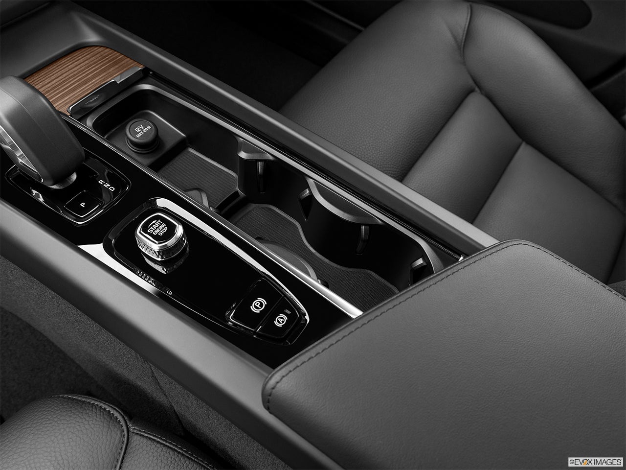 2024 Volvo XC60 photo