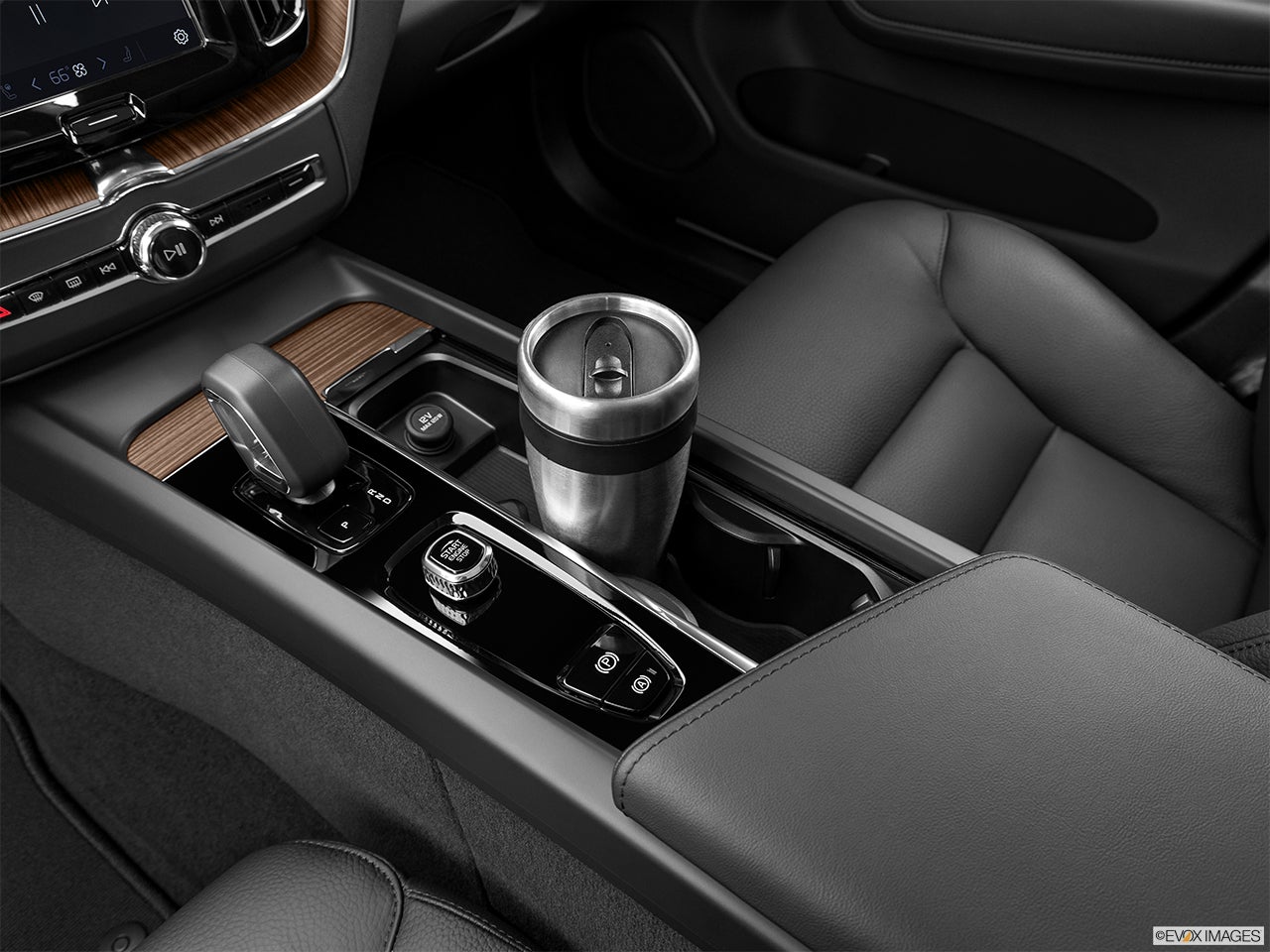 2024 Volvo XC60 photo
