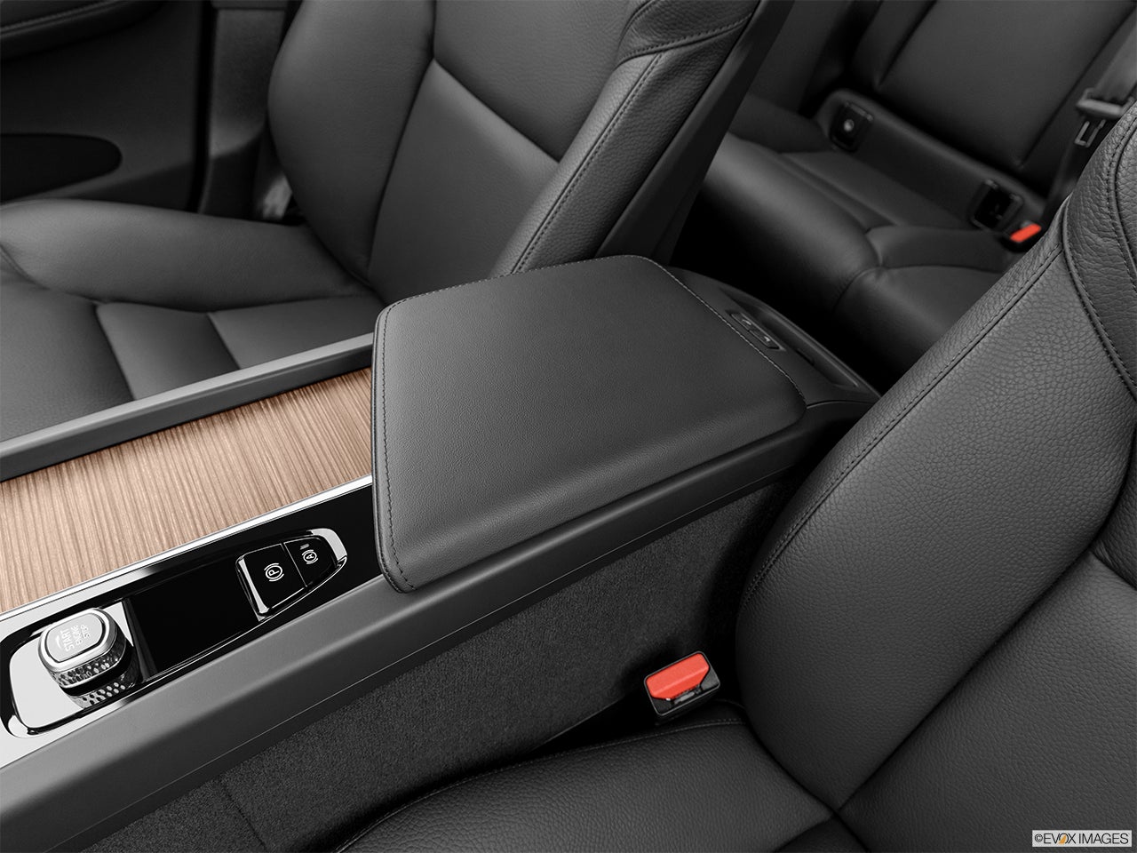 2024 Volvo XC60 photo