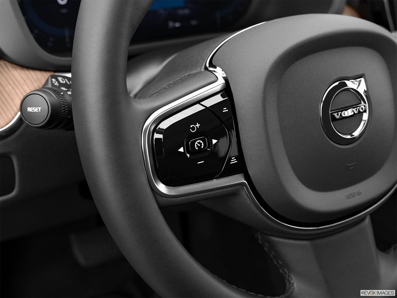 2024 Volvo XC60 photo