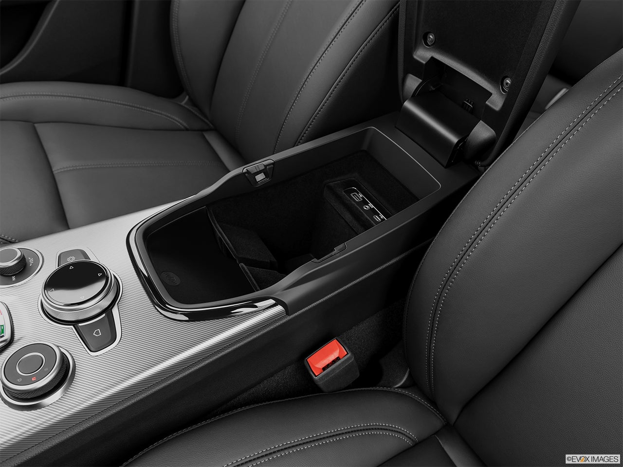2024 Alfa Romeo Stelvio photo