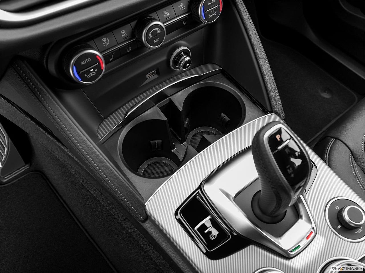 2024 Alfa Romeo Stelvio photo