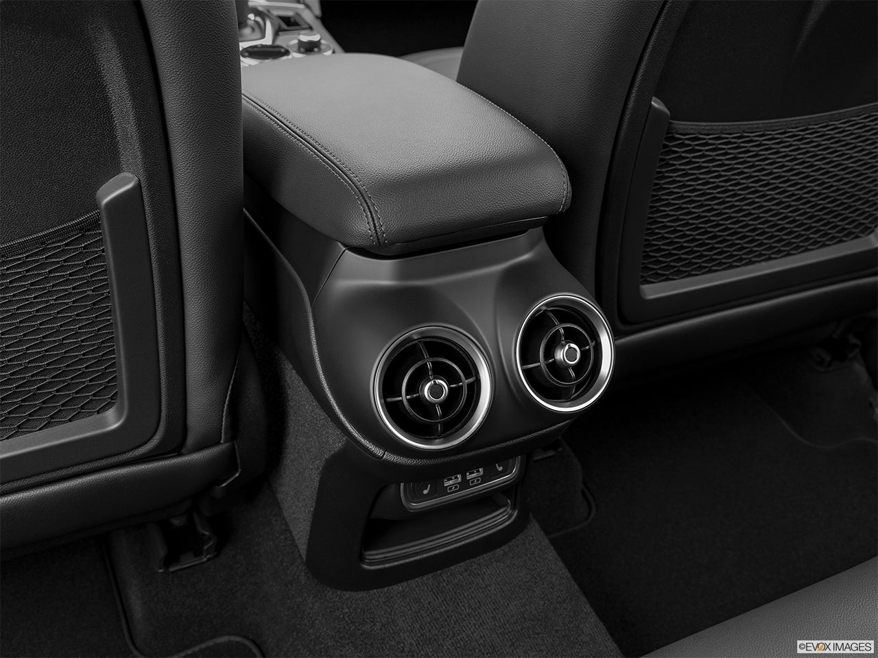 2024 Alfa Romeo Stelvio photo