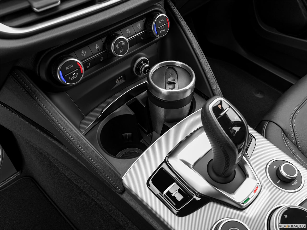2024 Alfa Romeo Stelvio photo