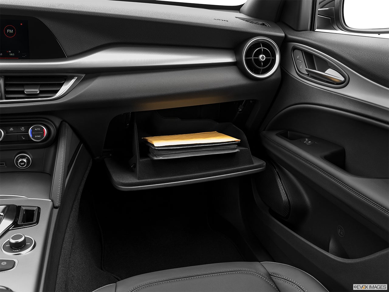 2024 Alfa Romeo Stelvio photo