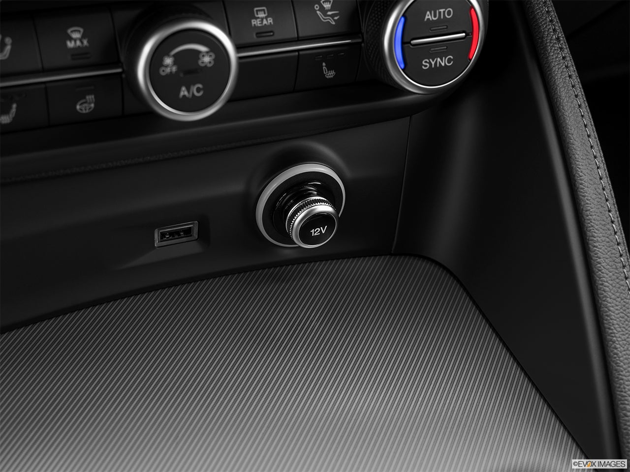 2024 Alfa Romeo Stelvio photo