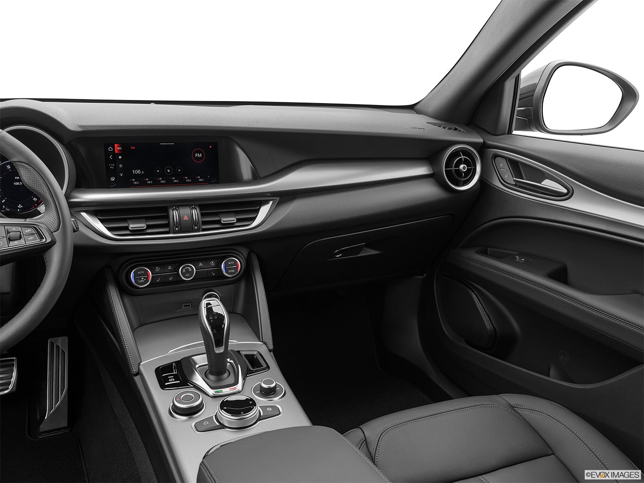 2024 Alfa Romeo Stelvio photo