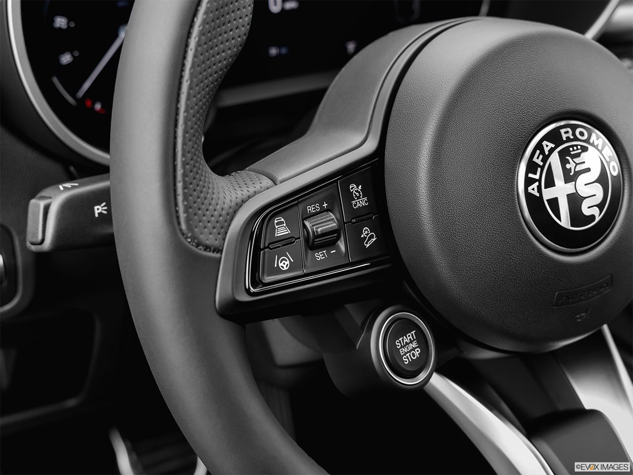 2024 Alfa Romeo Stelvio photo