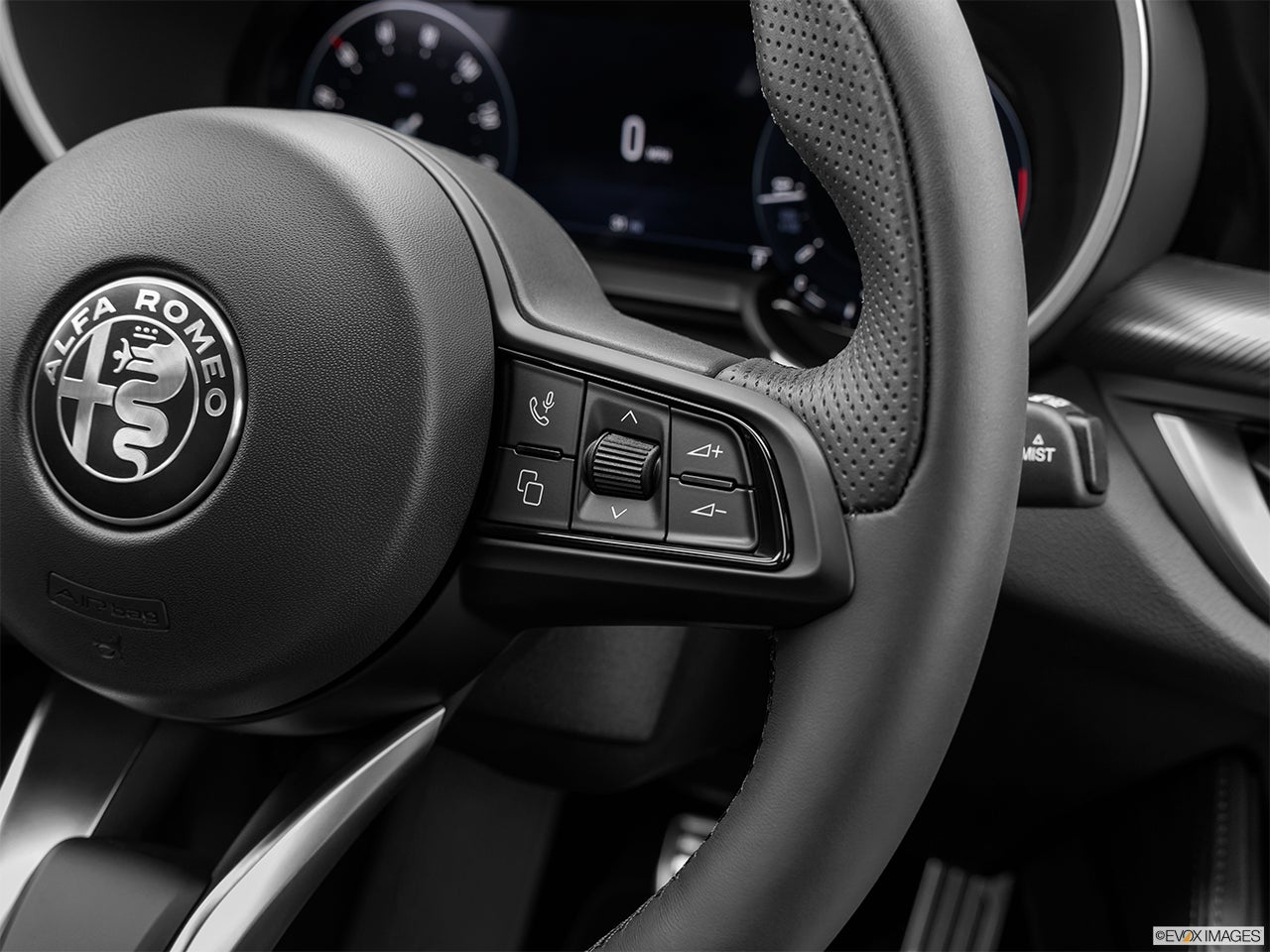 2024 Alfa Romeo Stelvio photo