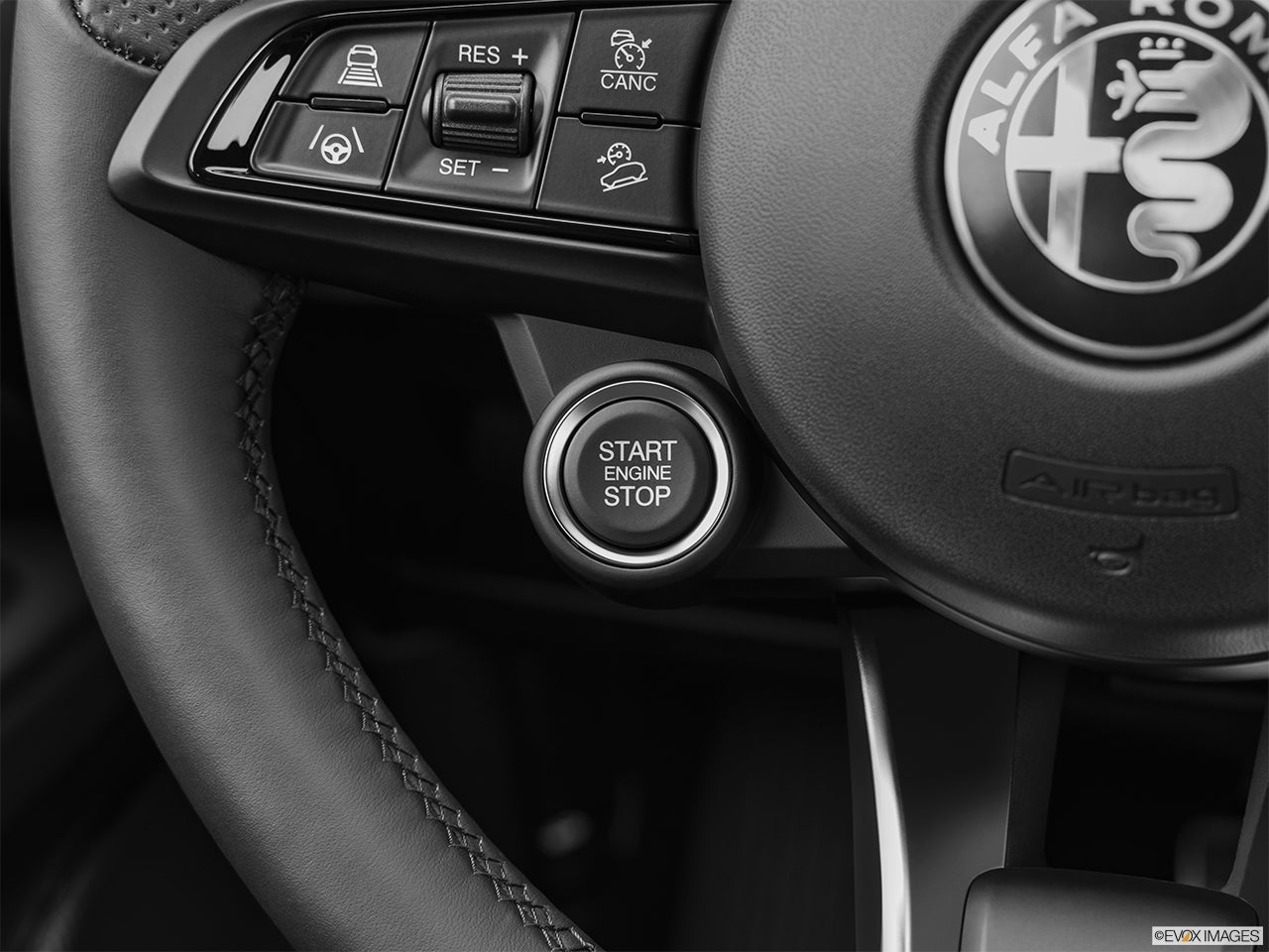 2024 Alfa Romeo Stelvio photo