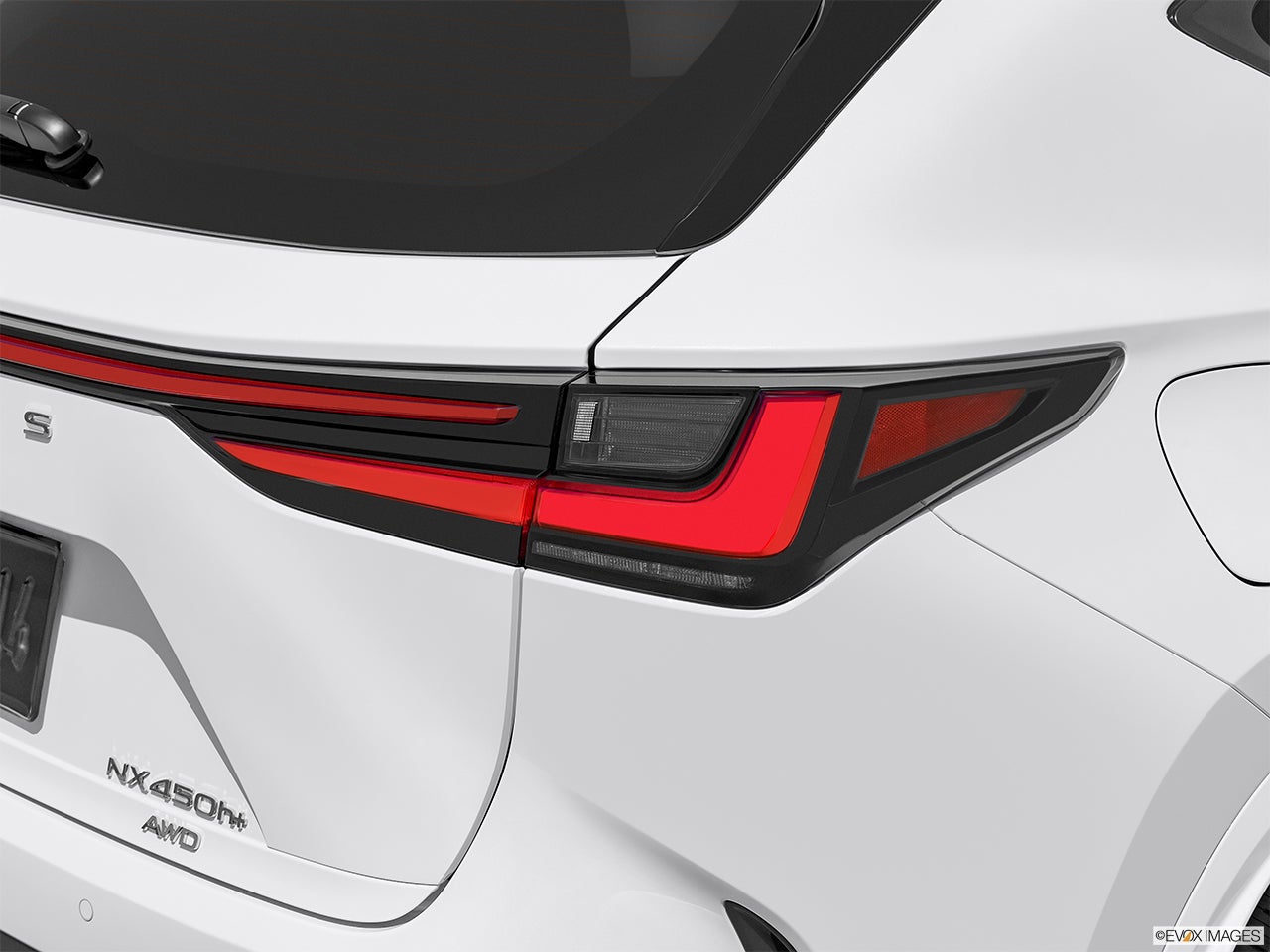 2025 Lexus NX 450h+ photo