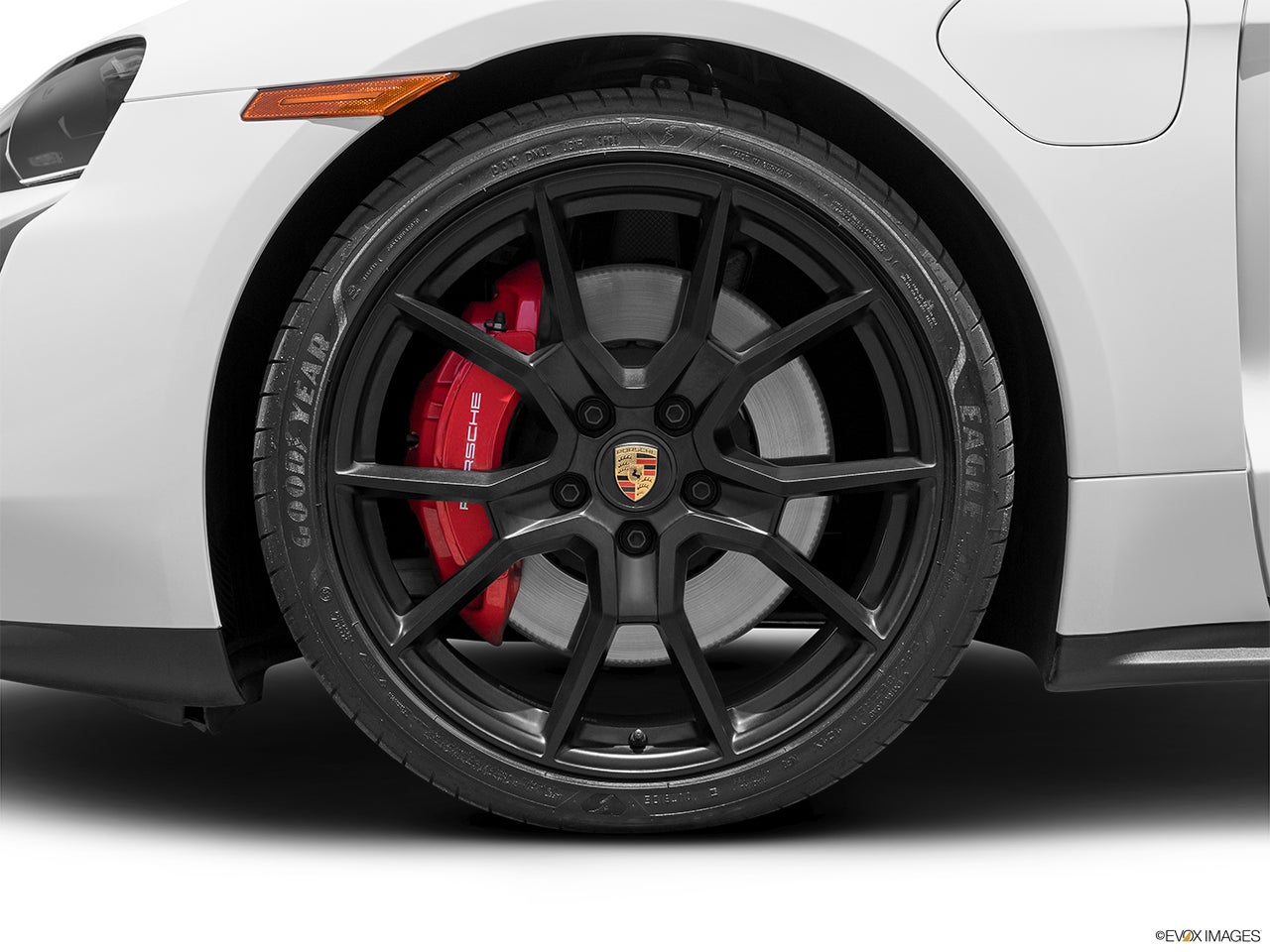 2025 Porsche Taycan photo