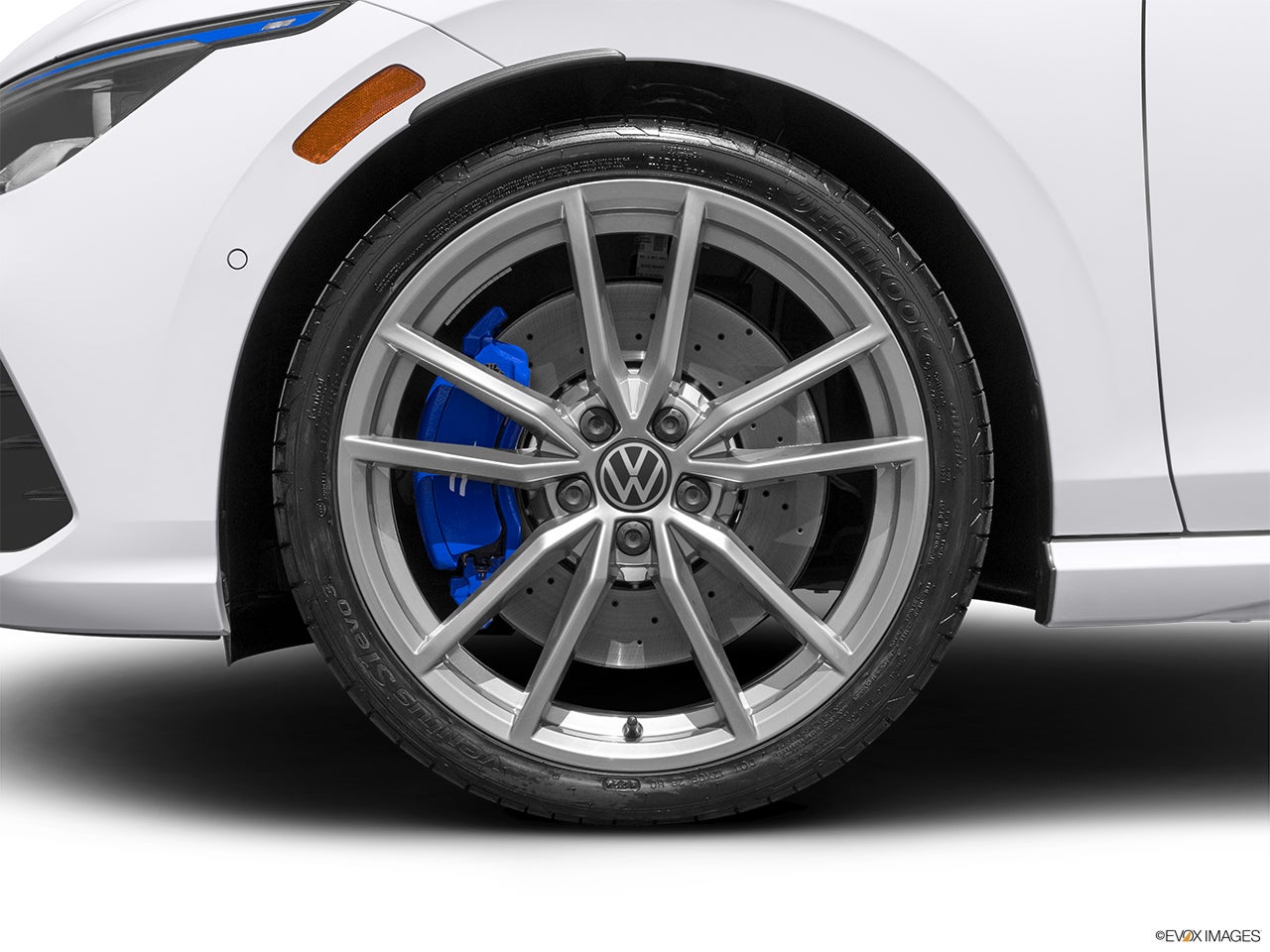 2025 Volkswagen Golf R photo