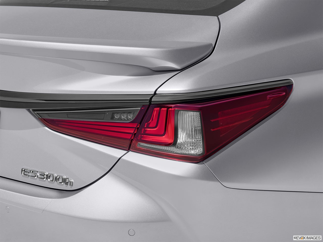2025 Lexus ES 300h photo