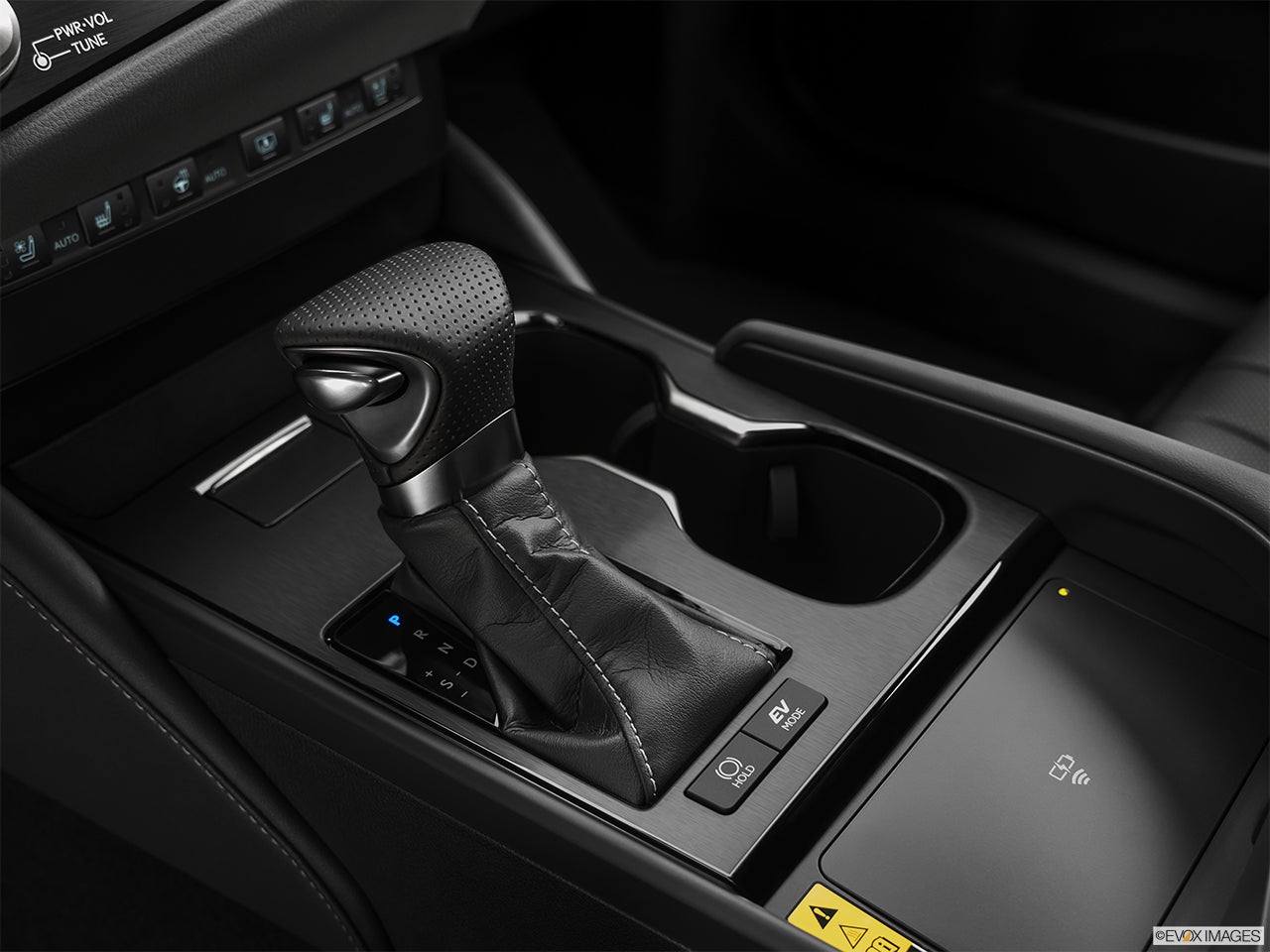 2025 Lexus ES 300h photo