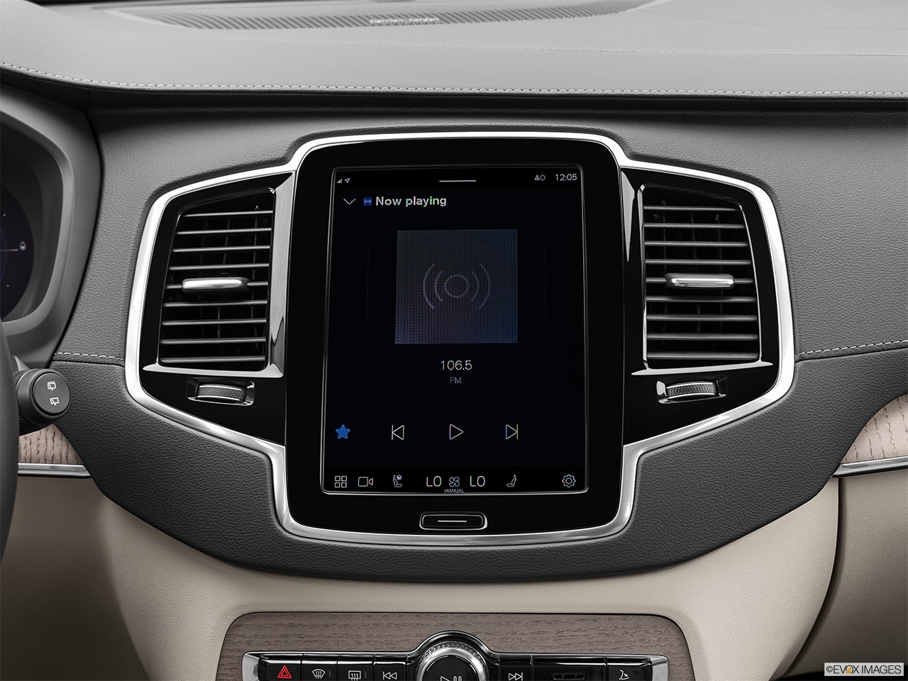 2025 Volvo XC90 photo