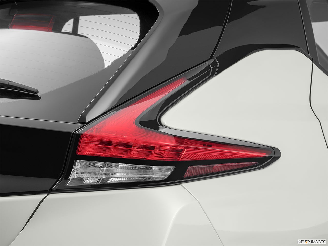 2025 Nissan LEAF photo