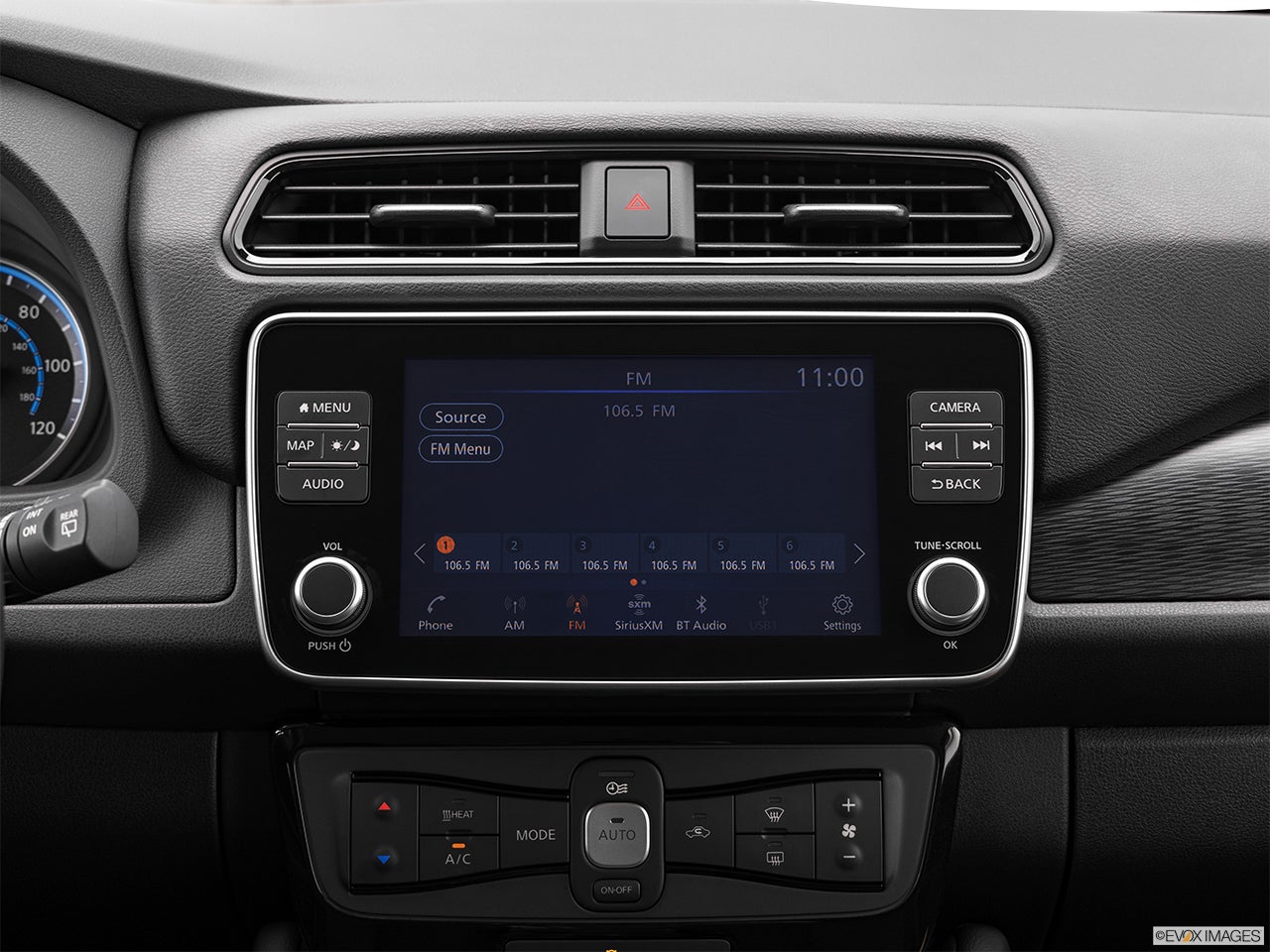 2025 Nissan LEAF photo