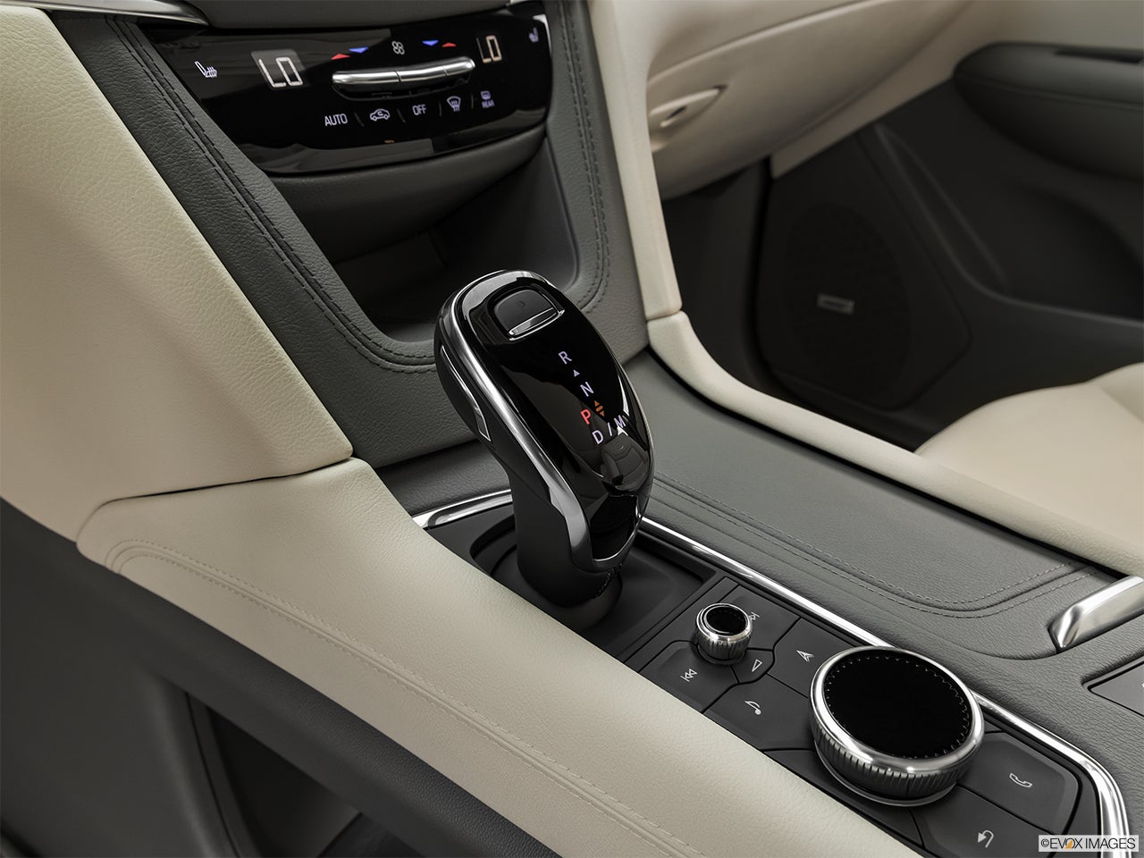 2025 Cadillac XT5 photo