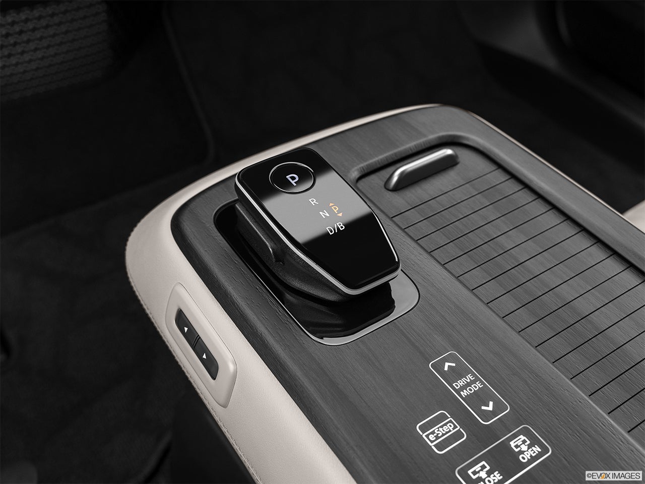 2024 Nissan Ariya photo