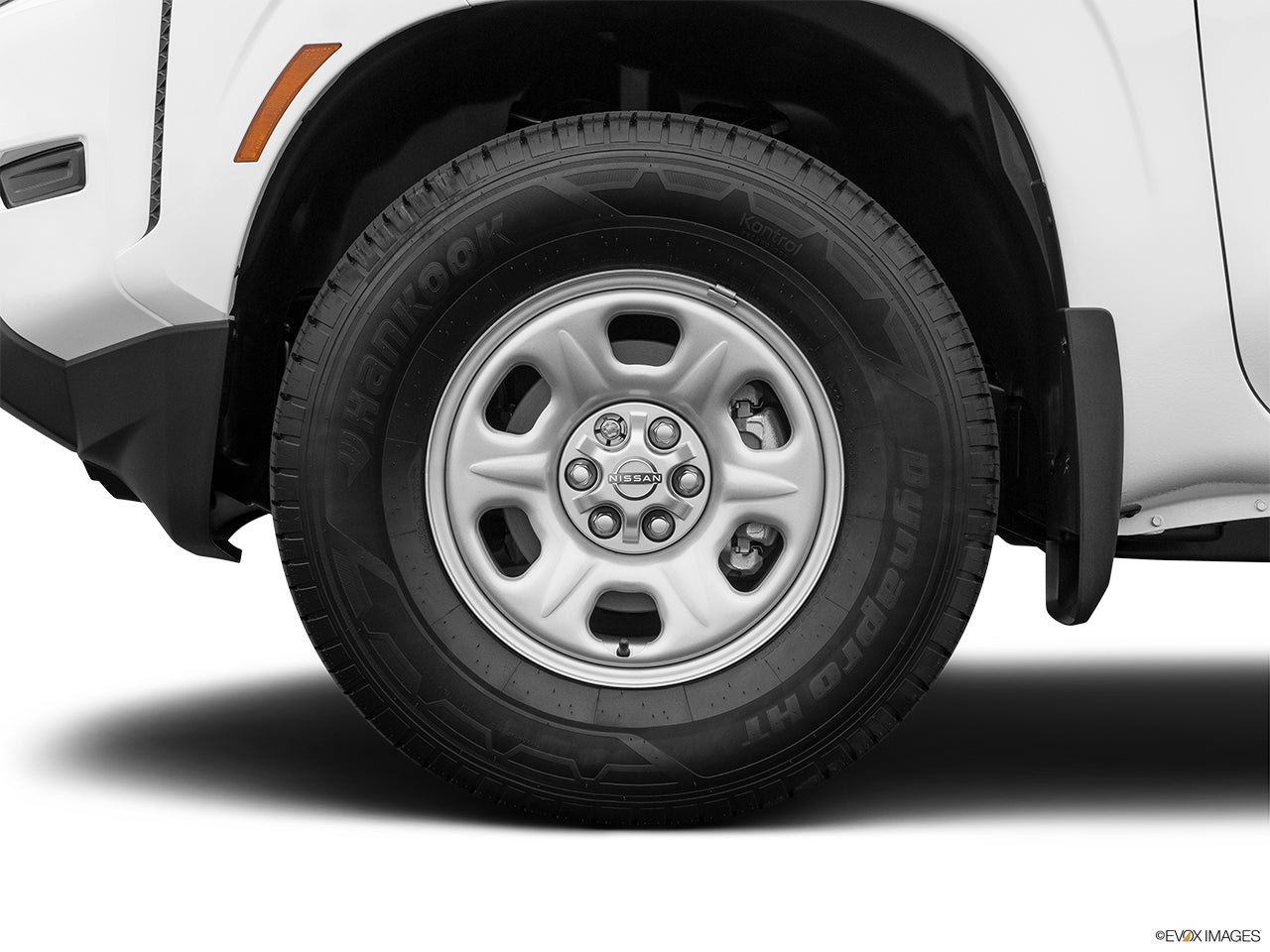 2024 Nissan Frontier photo