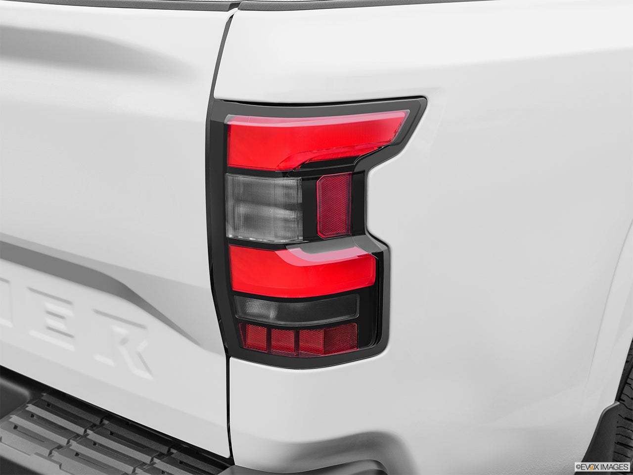 2024 Nissan Frontier photo