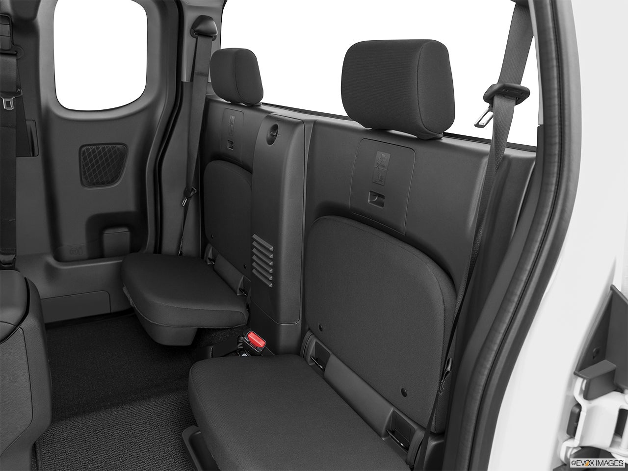 2024 Nissan Frontier photo