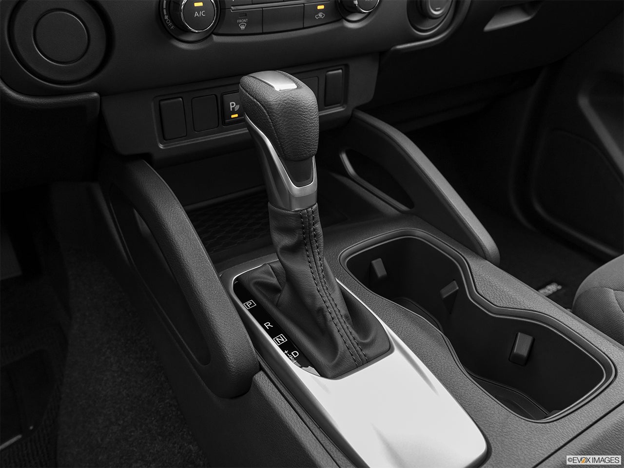 2024 Nissan Frontier photo