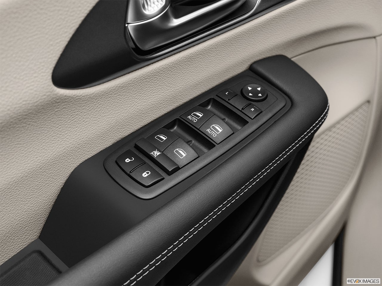 2025 Chrysler Pacifica photo