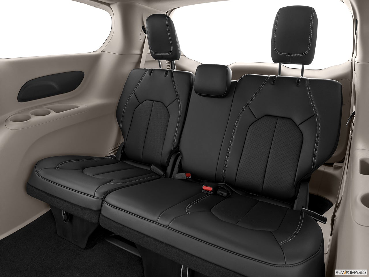 2025 Chrysler Pacifica photo