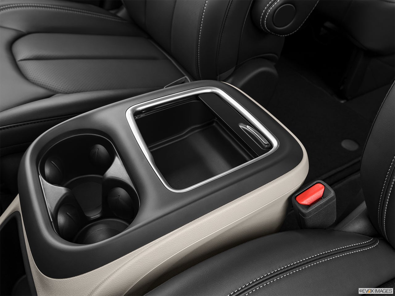 2025 Chrysler Pacifica photo