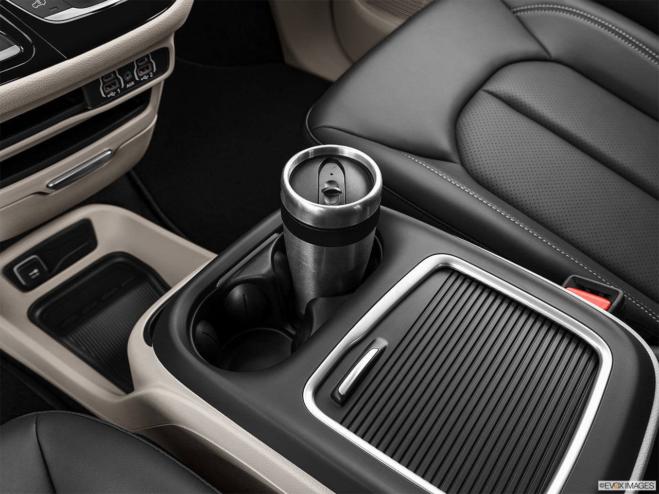 2025 Chrysler Pacifica photo