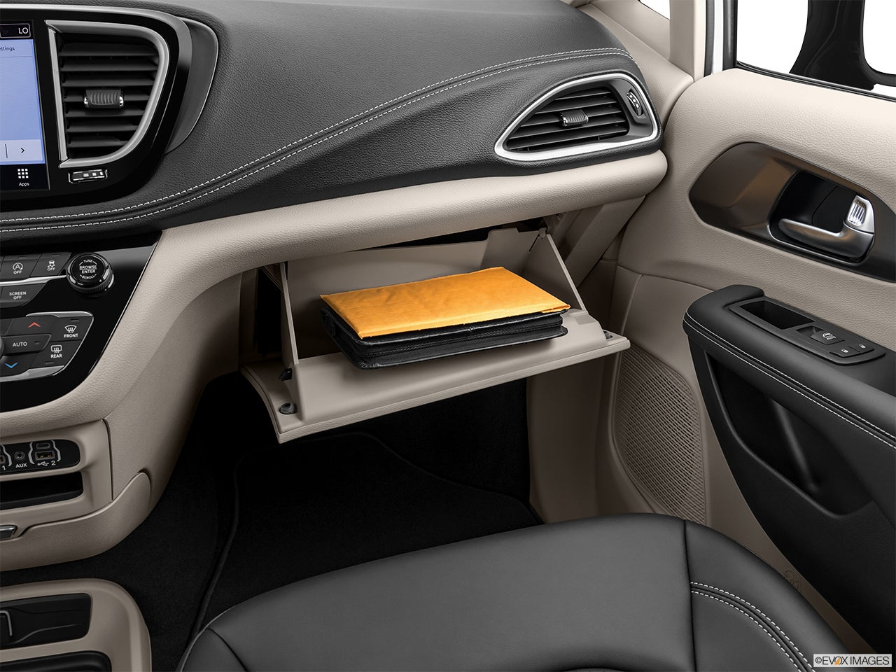 2025 Chrysler Pacifica photo
