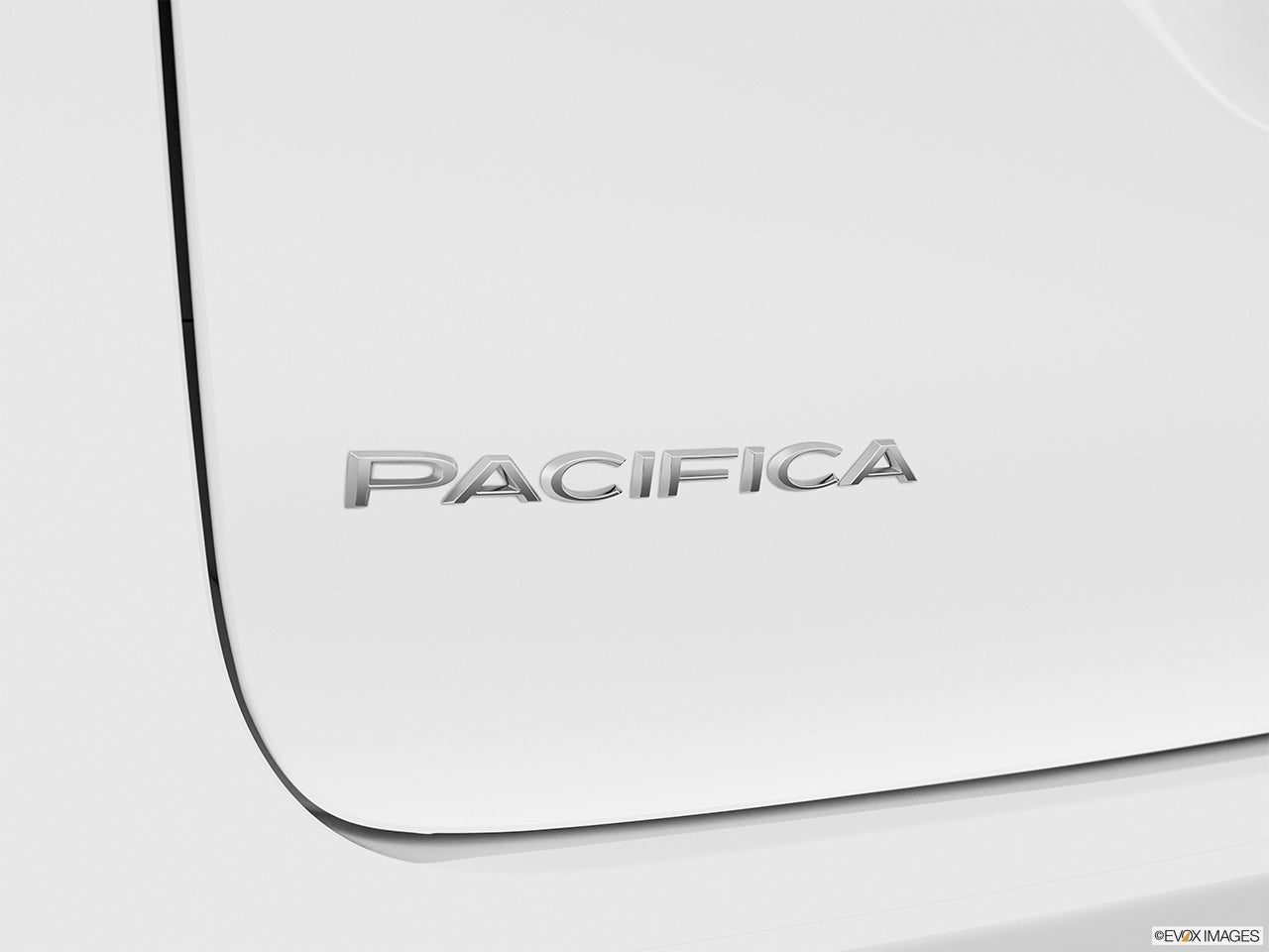 2025 Chrysler Pacifica photo
