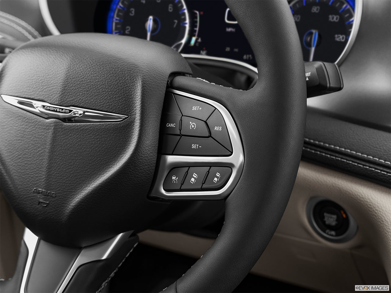 2025 Chrysler Pacifica photo