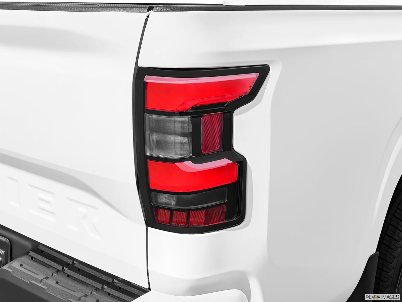 2025 Nissan Frontier photo