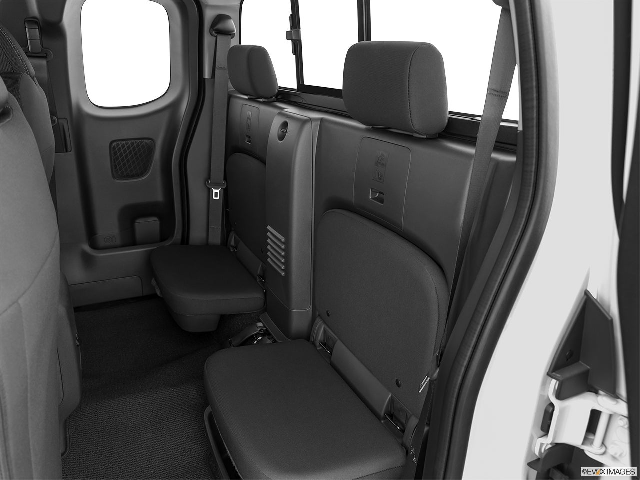 2025 Nissan Frontier photo