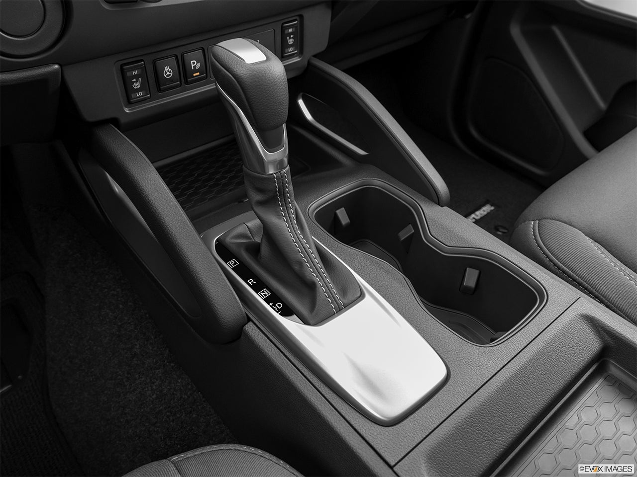 2025 Nissan Frontier photo