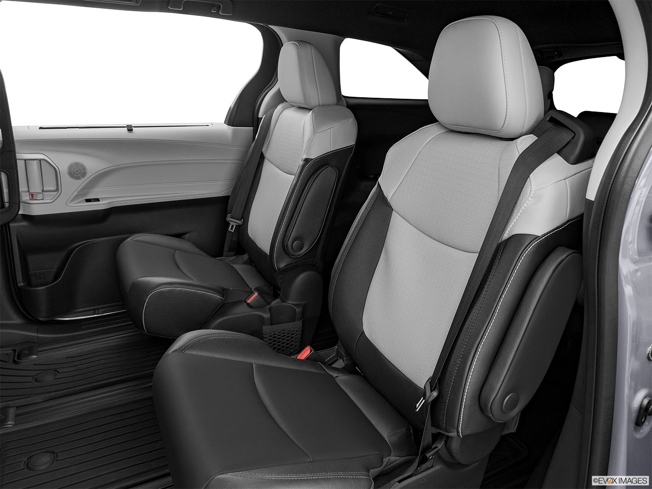 2025 Toyota Sienna photo