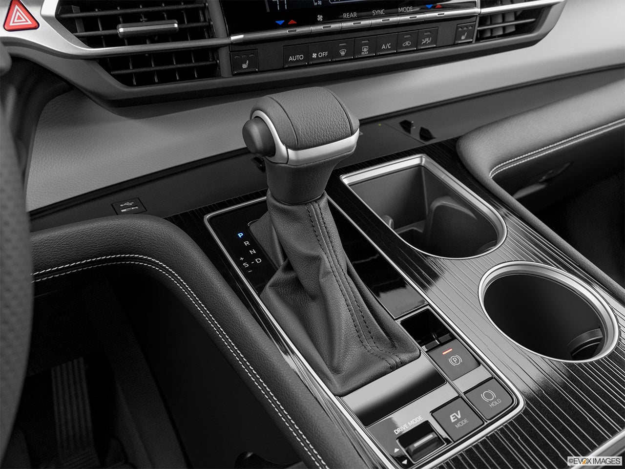 2025 Toyota Sienna photo