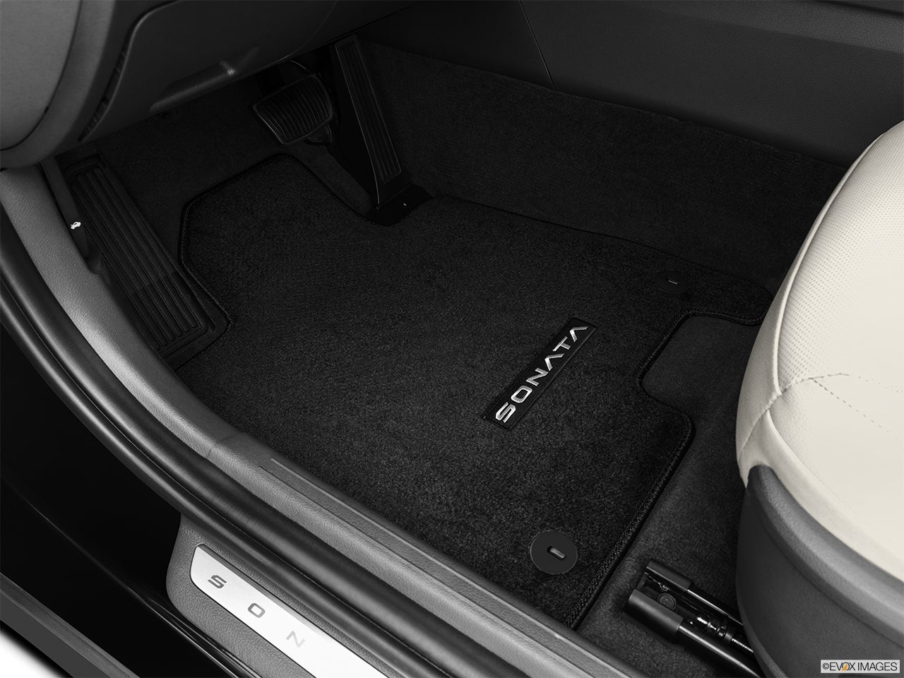 2024 Hyundai SONATA Hybrid photo